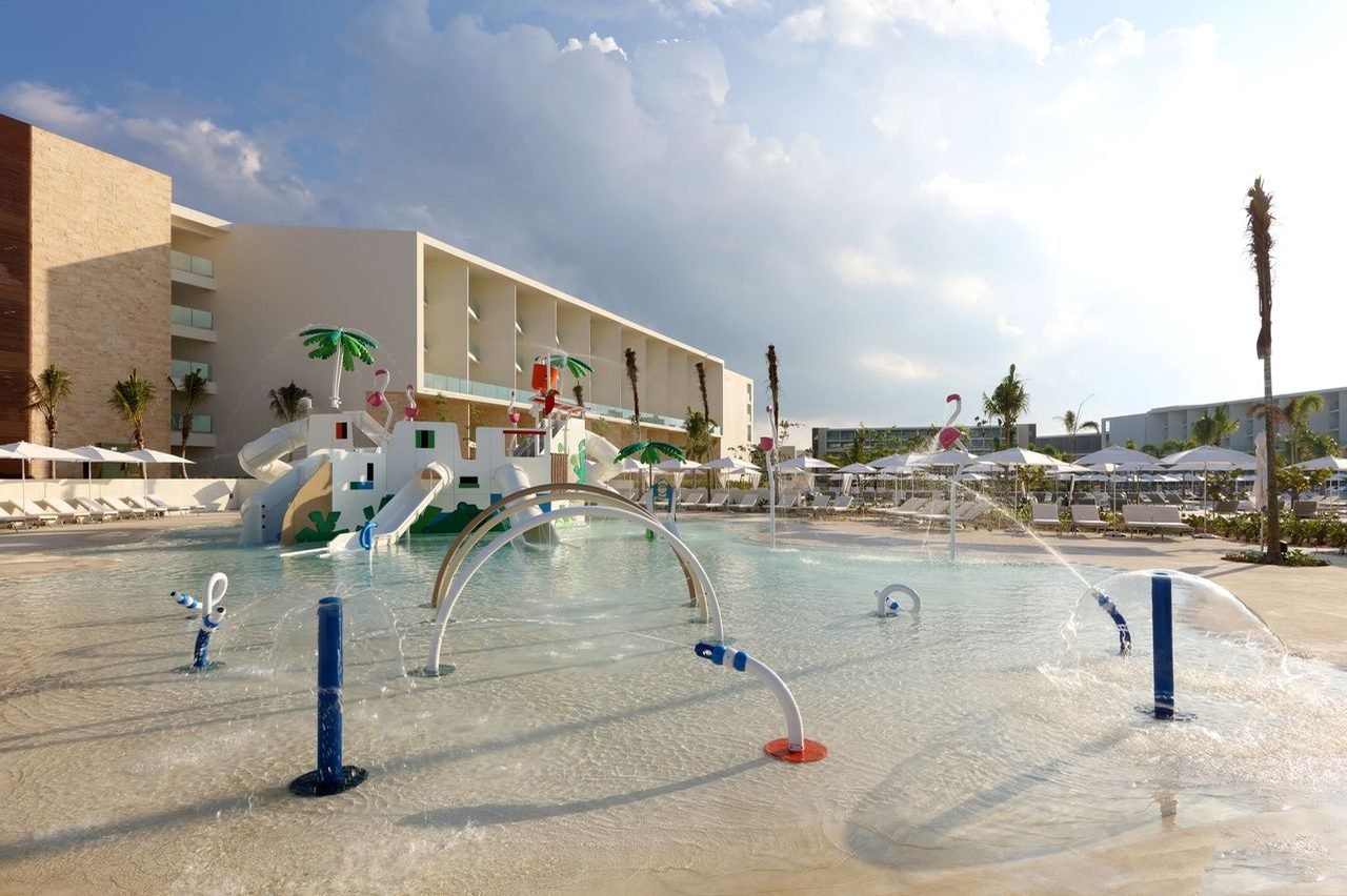 Chapoteadero con juegos de agua para niños