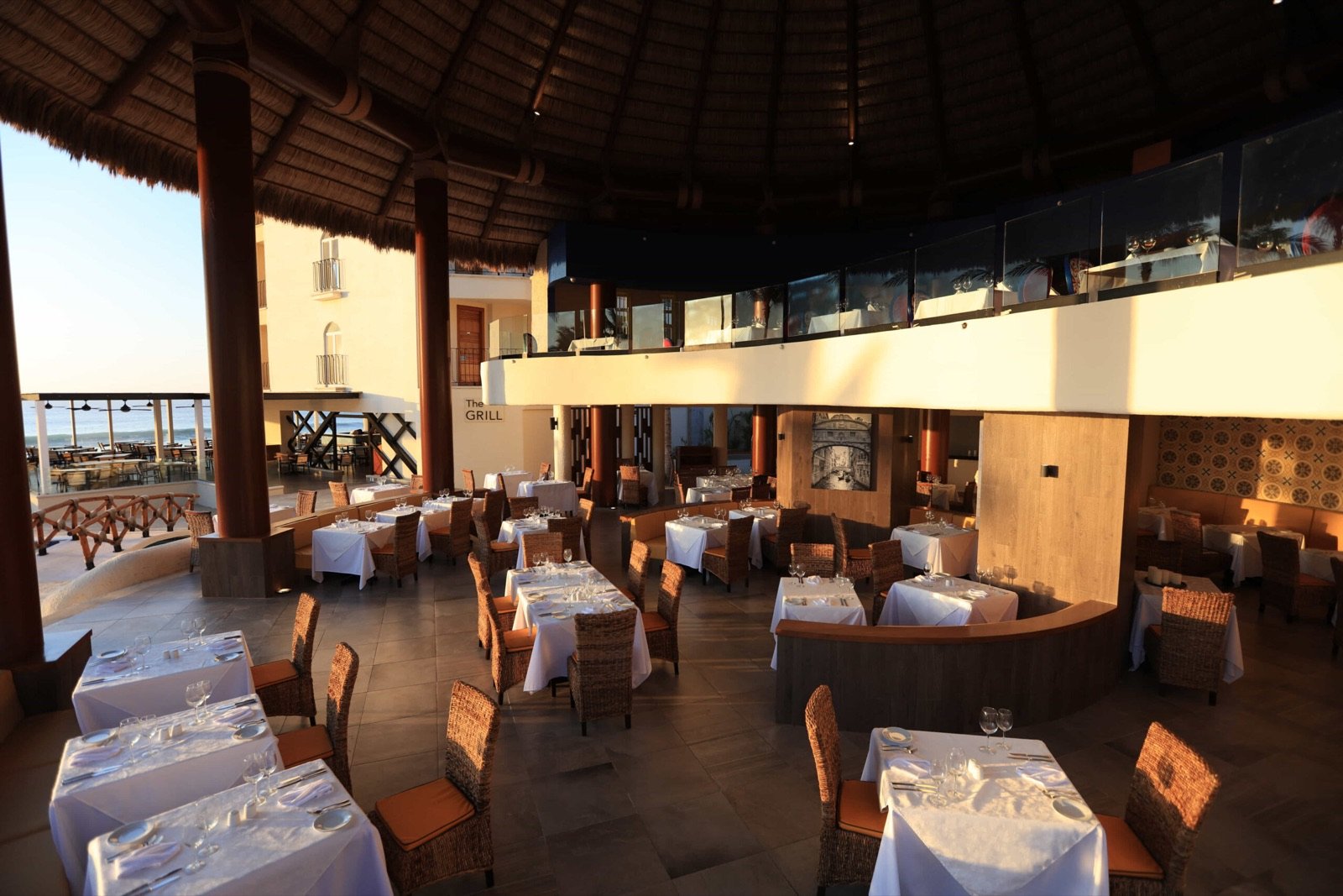Restaurante The Grill con vista al mar