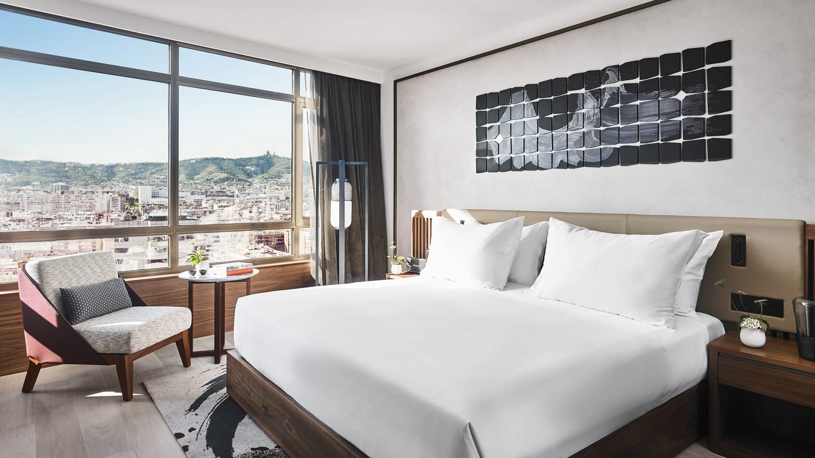 Habitación Premium familiar con cama king y sillón, con vista a Montjuïc