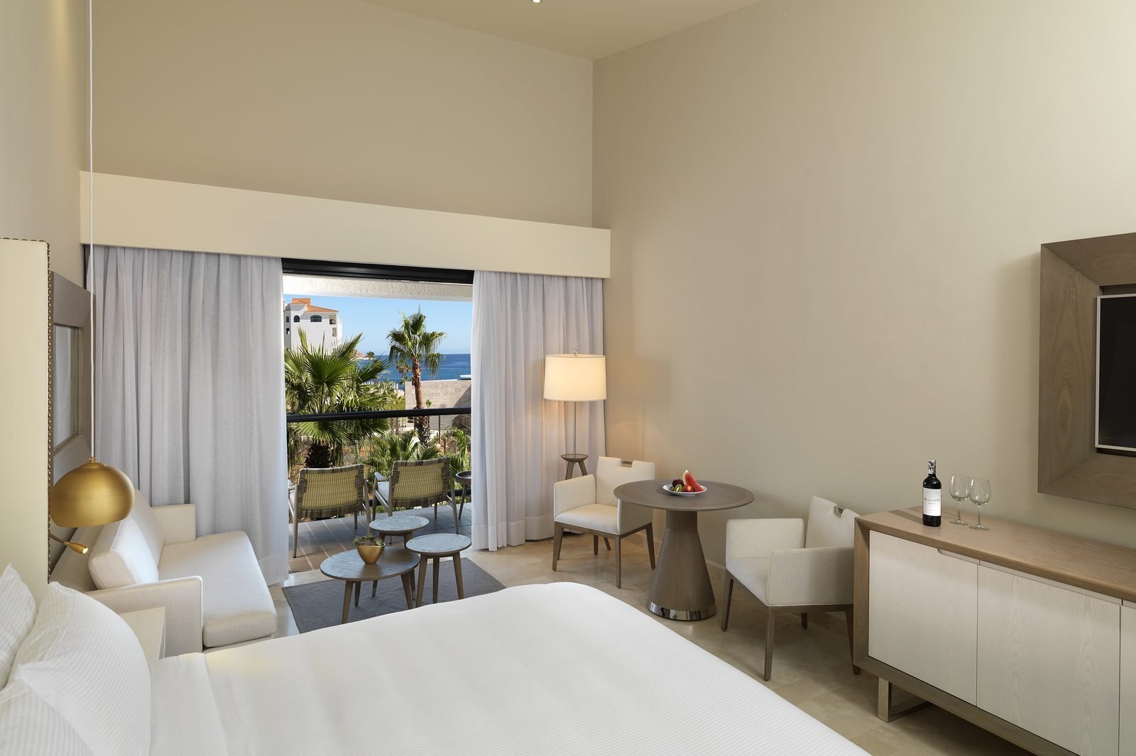 Habitación con vista a los jardines y al mar