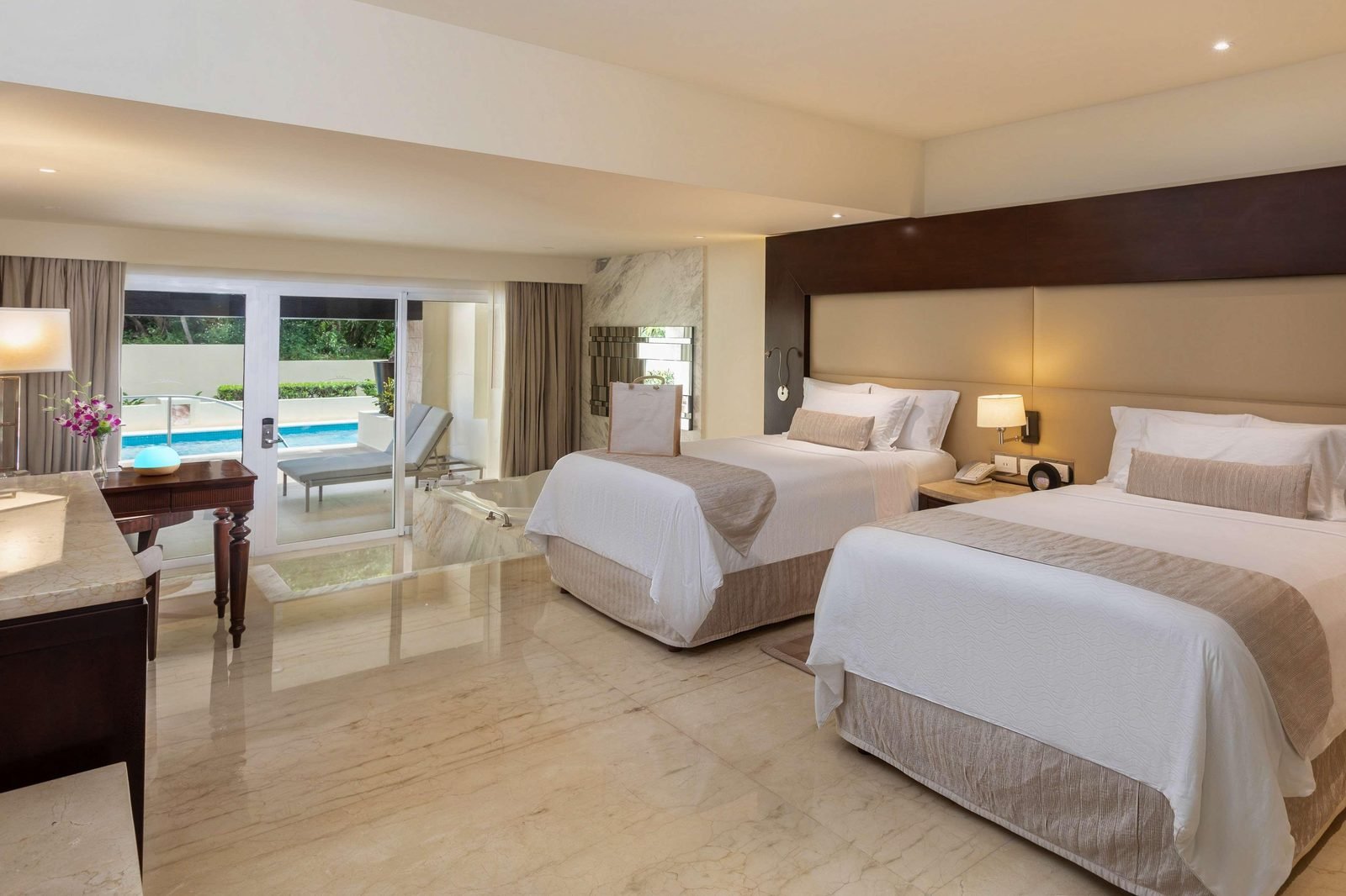 Suite con dos camas y terraza