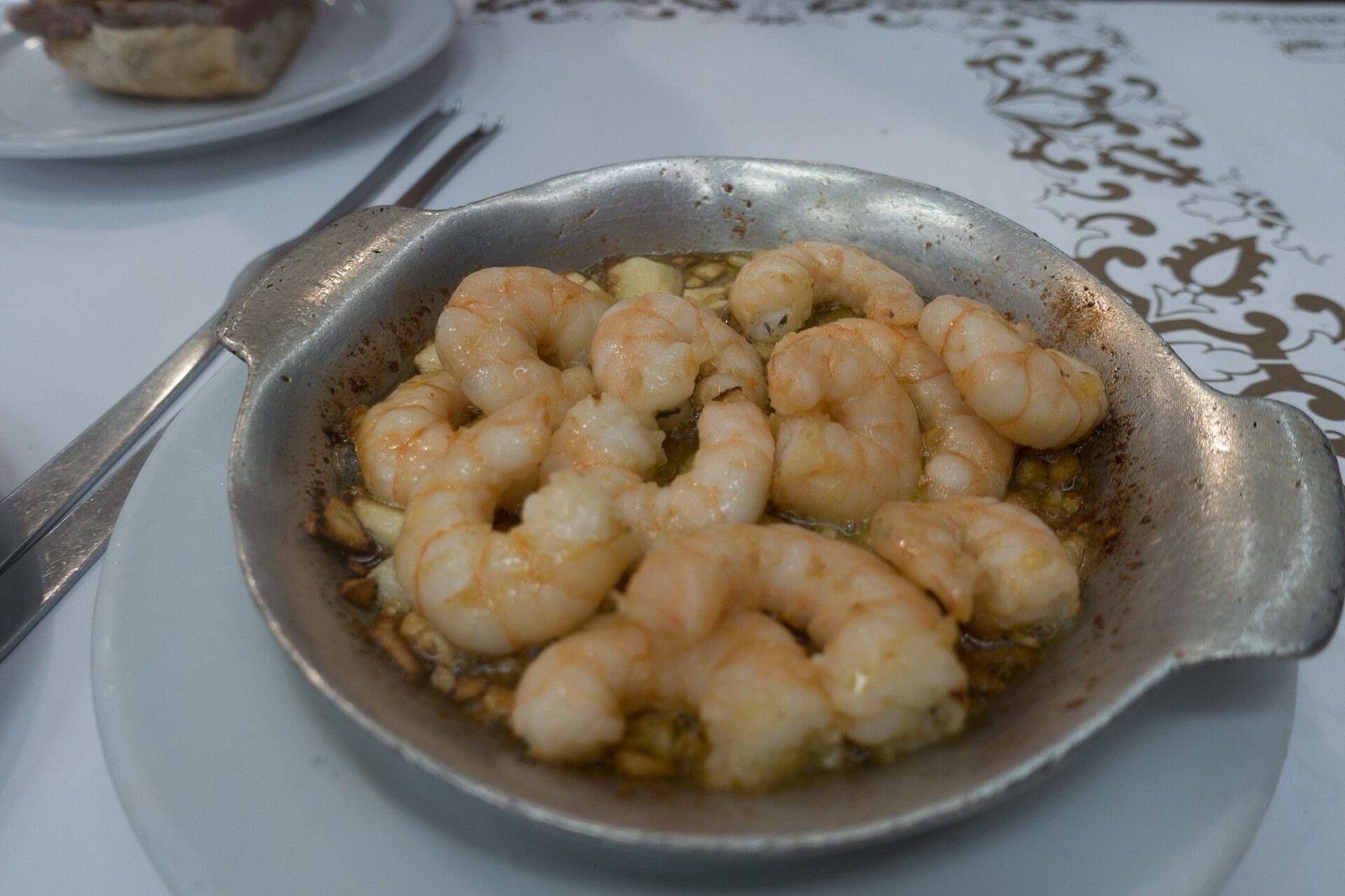 Gambas al ajillo en Cervejaria Ramiro